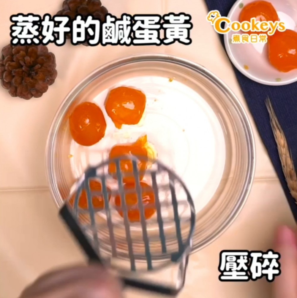 鹹蛋黃炸魚皮1