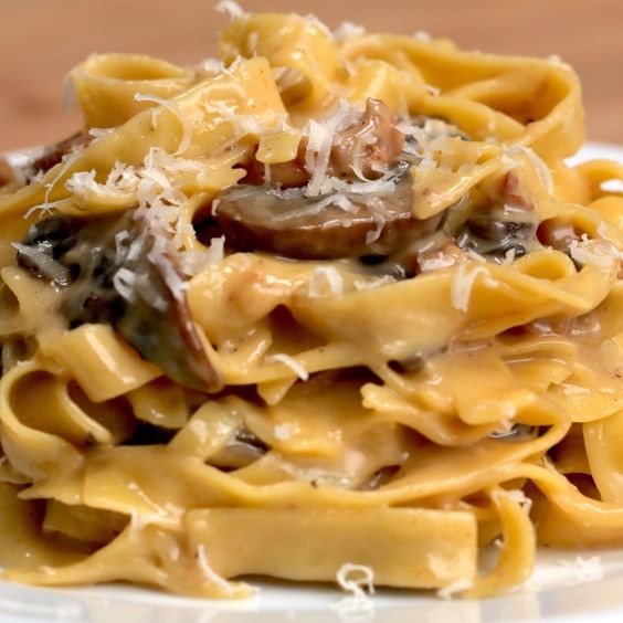 蘑菇卡邦尼意粉