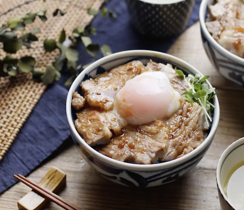 溫泉蛋五花肉丼1
