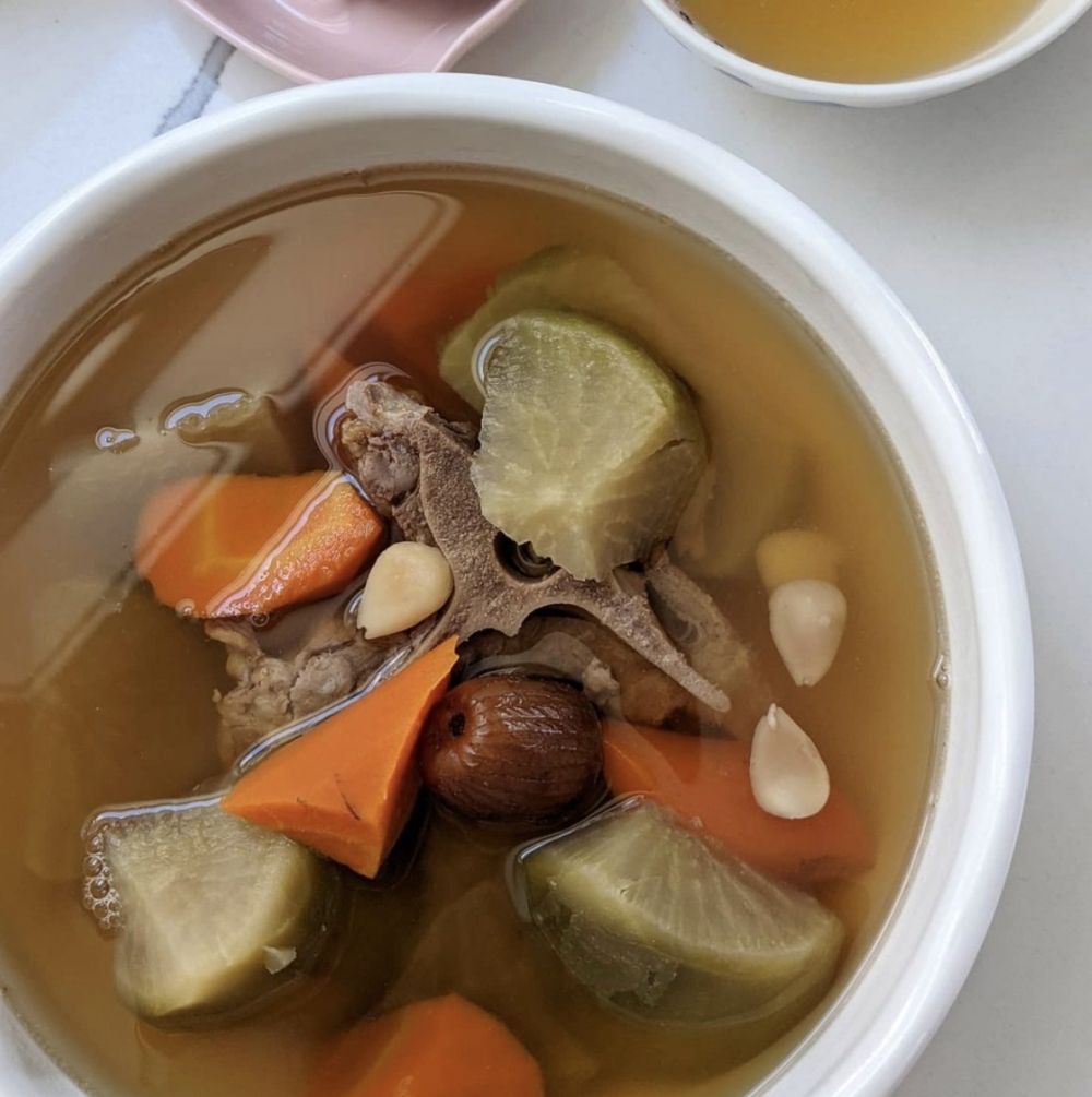 青紅蘿蔔豬骨湯