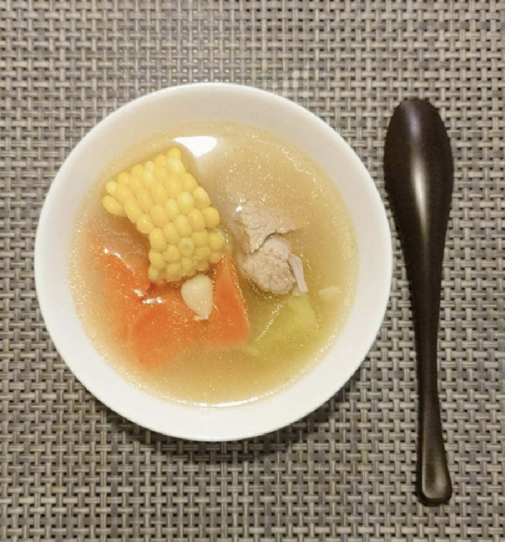 青紅蘿蔔豬骨湯