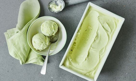 根據《冰凍甜點規例》的規定,任何供出售的冰凍甜點,總含菌量為每克不可多於50,000個細菌,大腸菌群含量則為每克不可多於100個大腸菌群。