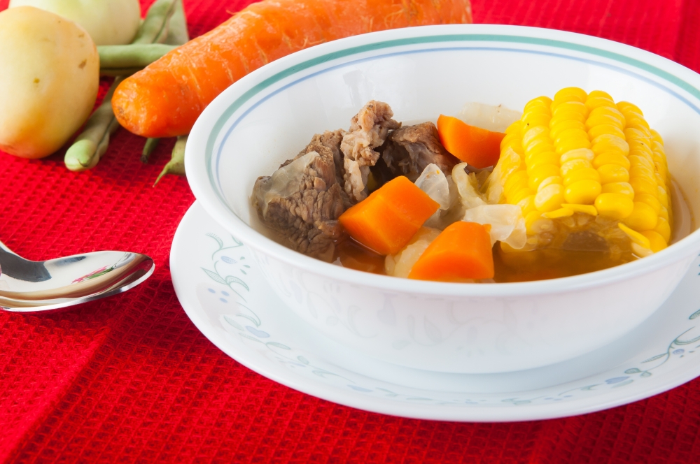 青紅蘿蔔粟米湯味道清甜,煮法簡單,還有清熱袪濕、潤肺止咳之效。