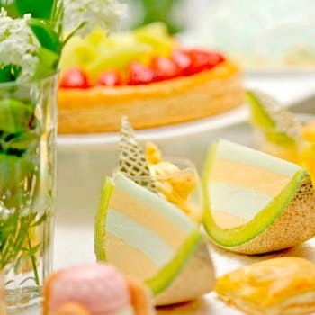 DINING & BAR TABLE 9