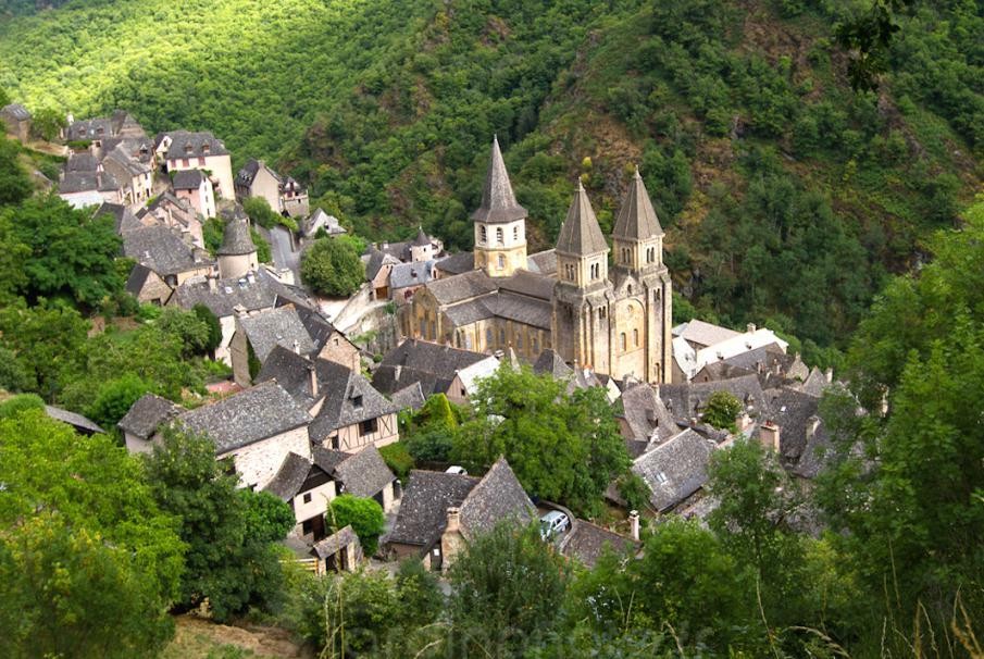 visiter-conques-plus-beaux-village-de-france
