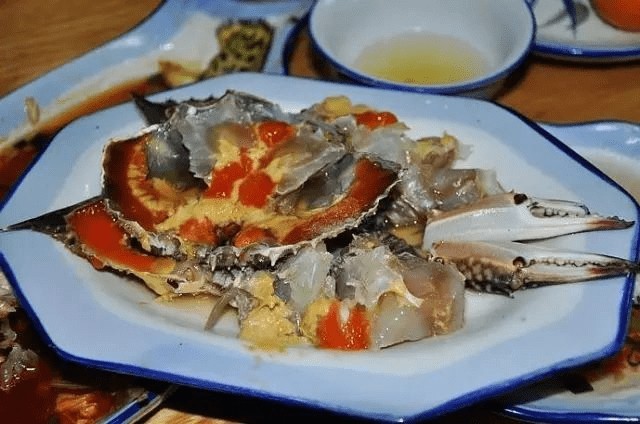 【危在臨夕】中年婦食生蟹中毒 器官衰竭需插喉吊命
