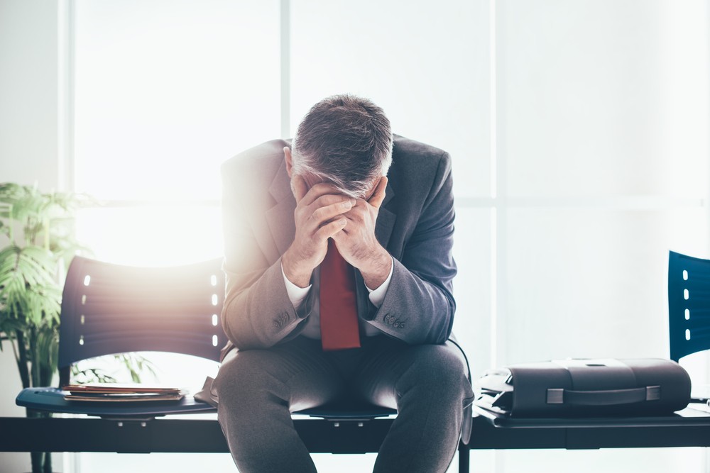 負面的情緒會令人陷於低落不快、自怨自艾、意志低沉、畏縮不前和憤世嫉俗