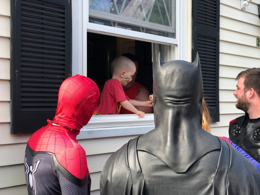 有人裝扮成電影人物探訪Quinn