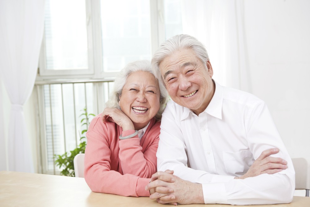 香港65歲以上人口於2012年底突破100萬,現已達115萬名,佔全港人口15.9%,亦即是已進入高齡社會。
