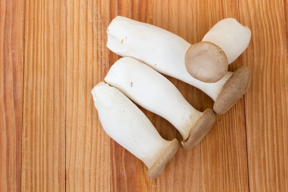 杏鮑菇屬於低脂肪、低熱量、高蛋白質和高纖維的食物。