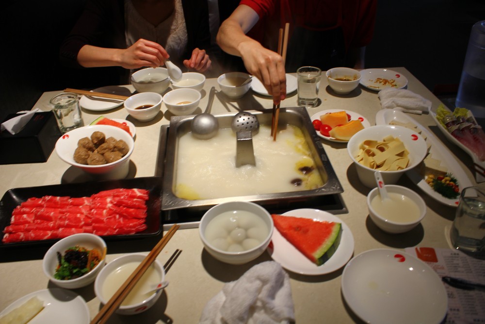 知名火鍋台「海底撈」販售的山茼蒿被驗出農藥超標。