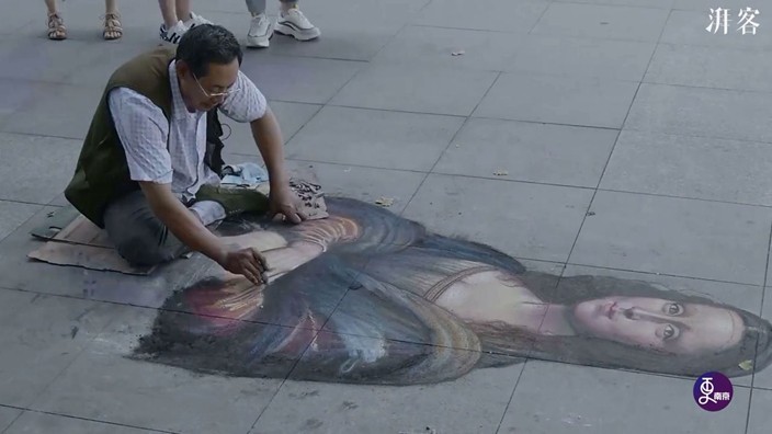 南京有位男子,年輕時因病截去左腳,長大後又因家庭問題離家出走,四處流浪。