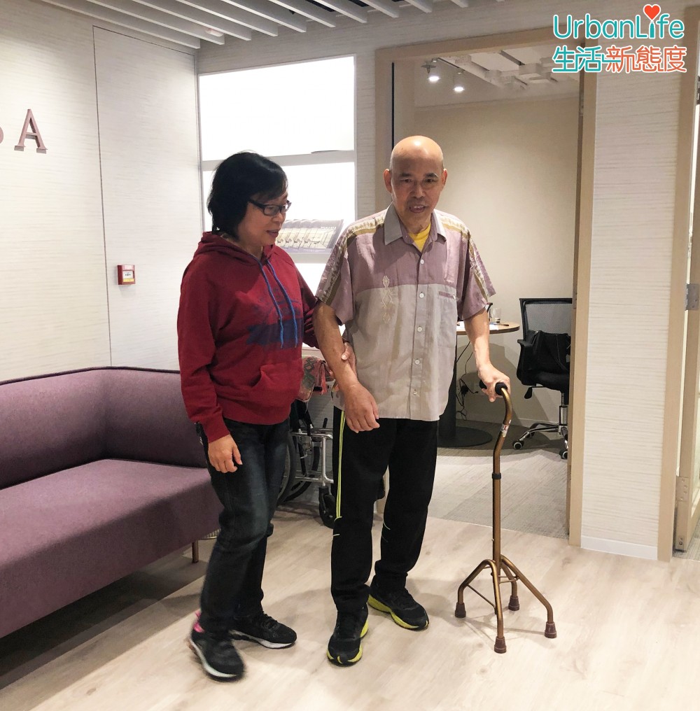 中風後的胡生最想多謝的人是一直不離不棄、陪伴在旁的太太。
