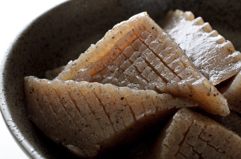 蒟蒻十分有益，當中含有高纖維，而可溶性纖維有助降膽固醇和血糖水平。