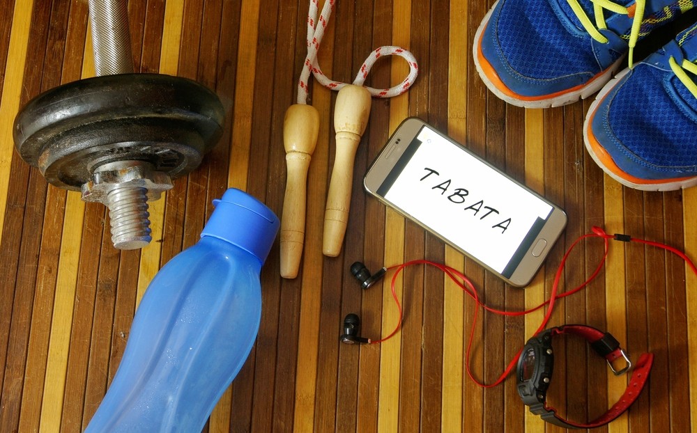 做TABATA不一定要上健身房，在家裡也能做，完全不會佔去工作或休息的時間，讓你輕鬆燃燒脂肪。