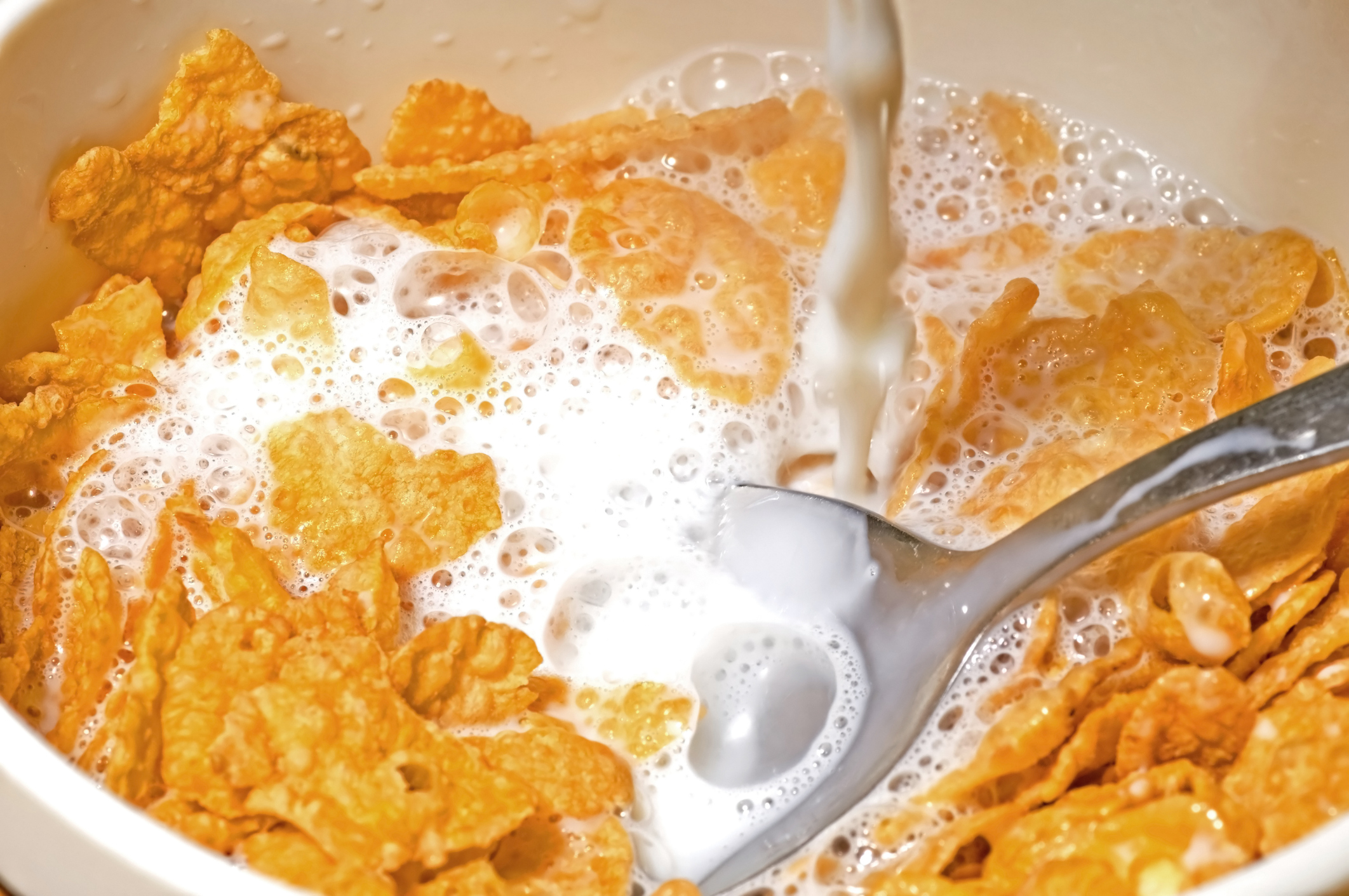 含糖或高度精製穀物含高糖分，且蛋白質含量低，並不適宜長期當早餐。