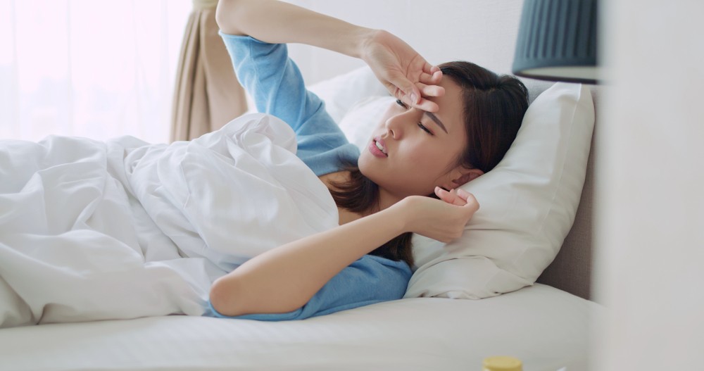 胃抽筋時建議在床上平躺着。