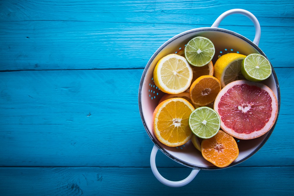 維他命C為一種強大的抗氧化劑，或可保護雙眼，免受自由基侵害。