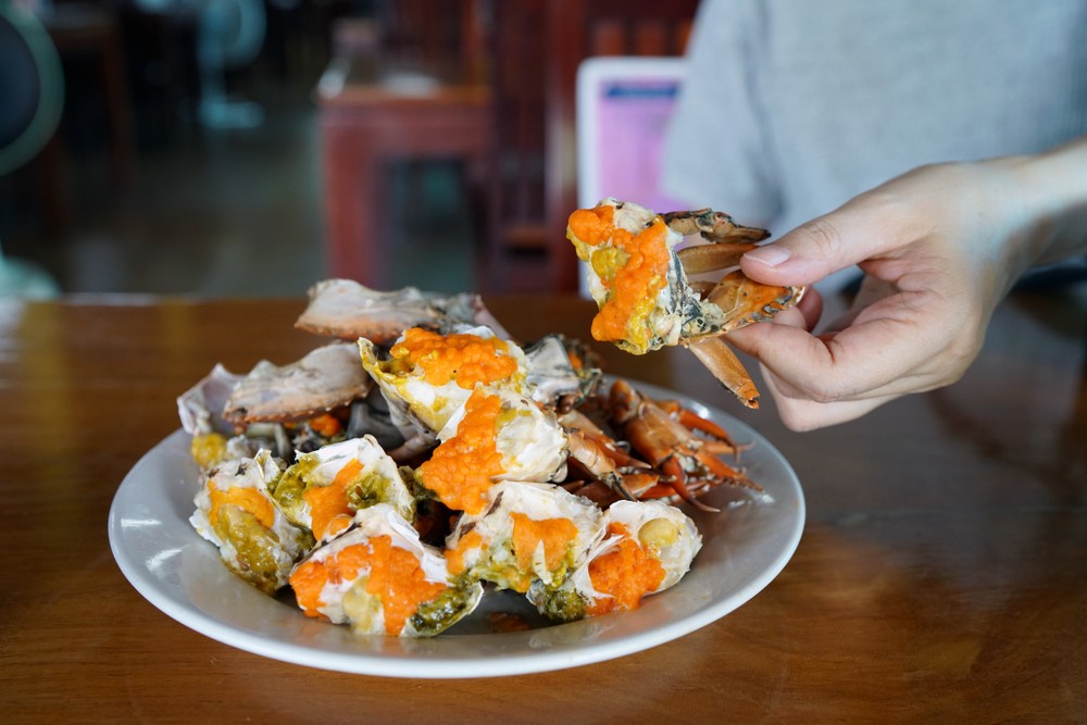 蟹黃含有豐富的包括鈣、磷、鋅、鐵、硒等人體必需的微量元素,以及優質蛋白質、膠原蛋白、維他命A、不飽和脂肪酸等。