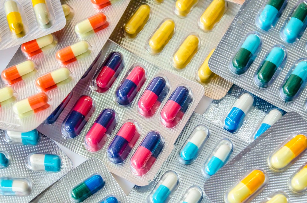 撲熱息痛 (Paracetamol) 與非類固醇消炎 止痛藥的作用相似,但藥效較弱。它具有退燒功效,製品形式有藥丸,液體和栓劑。