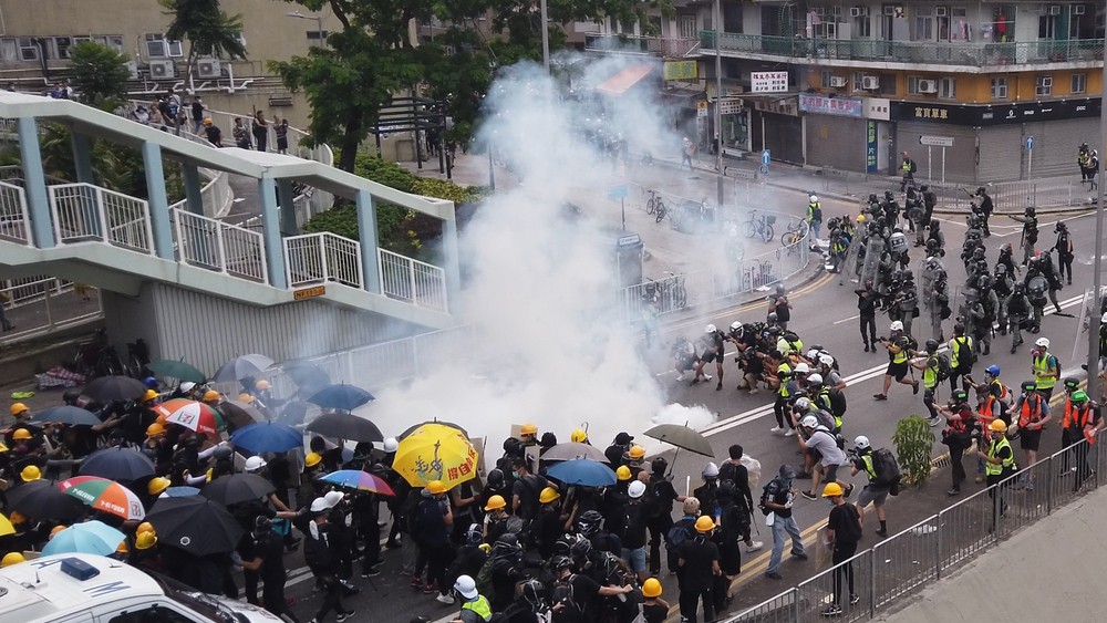 人類如意外地攝入大量二噁英,可引致氯痤瘡 ( 一種皮膚病 ) 、皮膚出疹及變色等皮膚病和體毛過多。