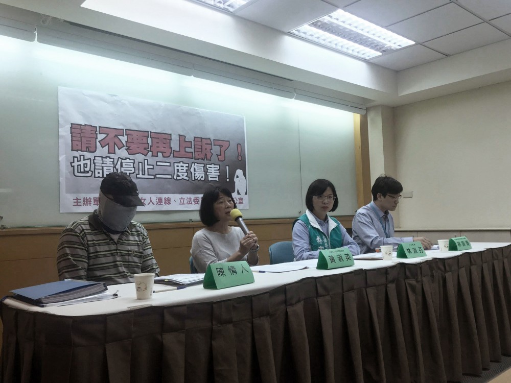 台灣有女孩指因施打HPV疫苗而產生關節炎等的不良反應,「痛痛女孩」家長發表聯合聲明,讓不少家長遲疑要不要讓孩子施打HPV疫苗。