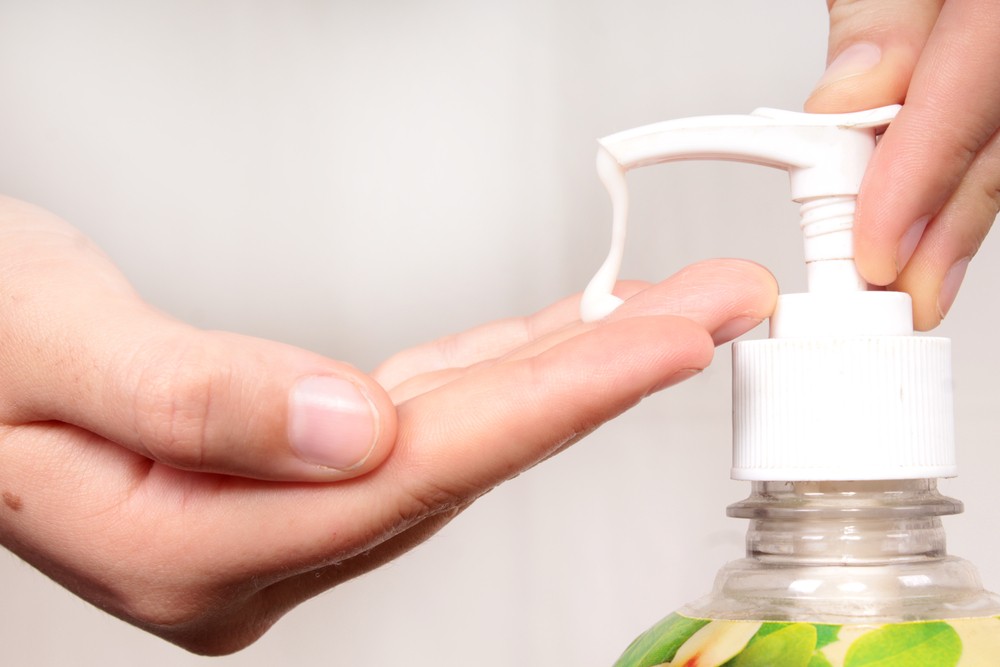 洗手後記得擦一些低刺激的護手產品，避免皮膚乾燥