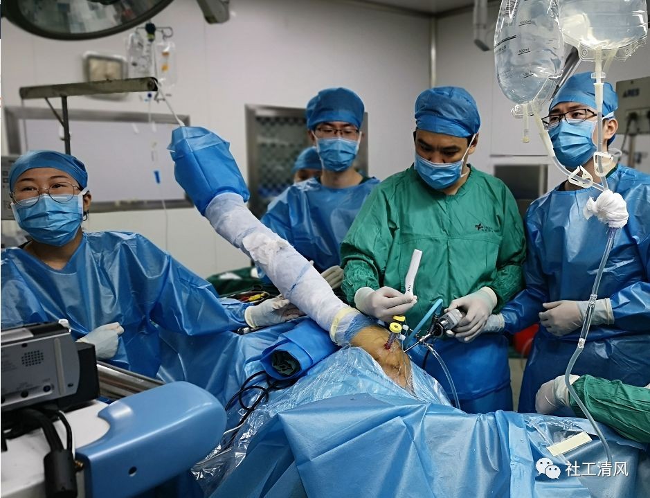 福建一名年輕醫生結腸癌離世後,捐出眼角膜,以及捐獻遺體作醫學研究,成就更多好醫生。