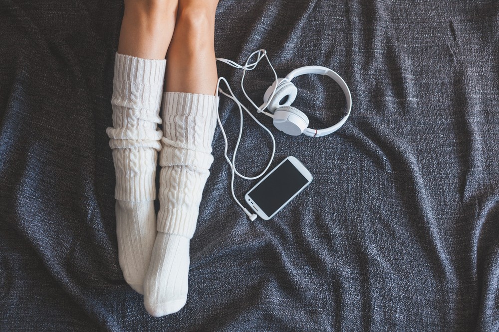 睡覺時可穿棉襪,甚至布底鞋,可保暖防滑。