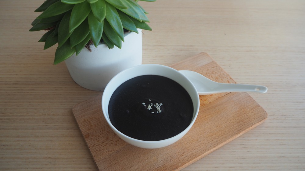 芝麻糊可補益虛損,烏髮潤腸,有助你在冬天維持健康體質。