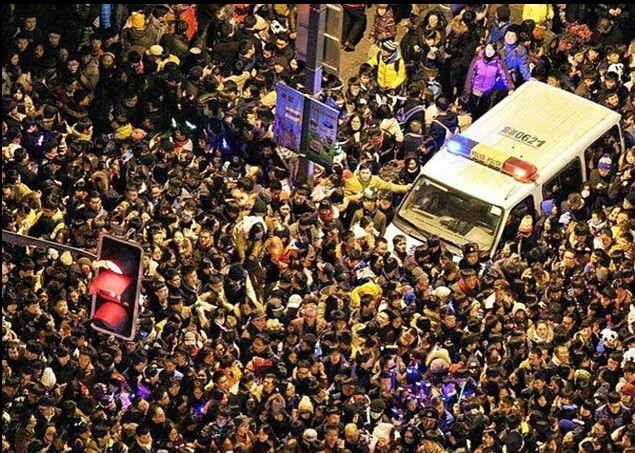 上海倒數人踩人慘劇。