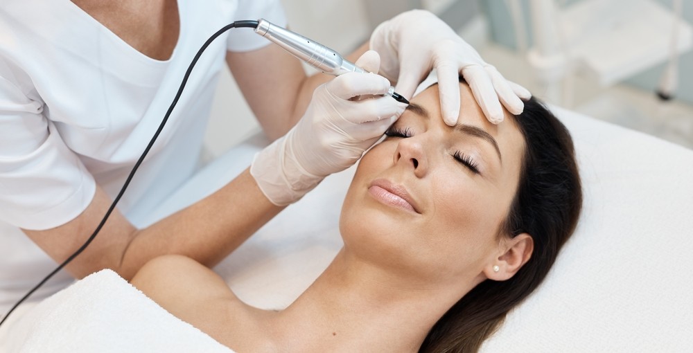 消費者委員會在今年頭11個月,接獲41宗有關紋眉及植眼睫毛服務的投訴。