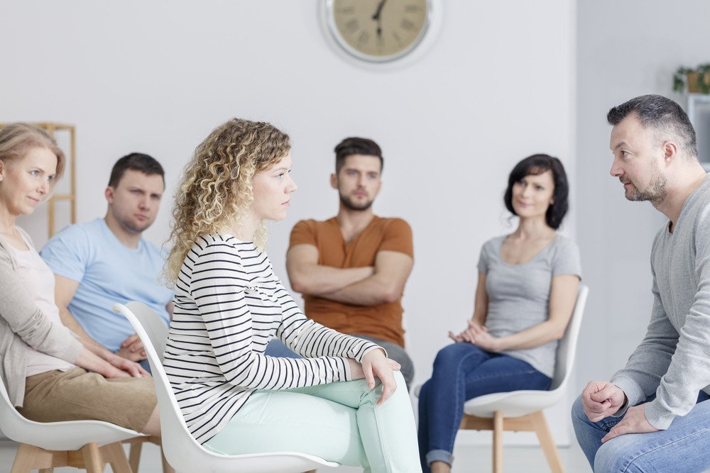 表達藝術治療是透過利用不同的藝術媒介,包括視覺藝術、舞動、戲劇、音樂等。