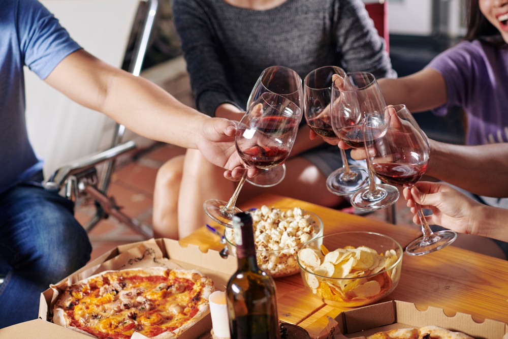 其實酒精飲料的營養成分基本上只有卡路里。