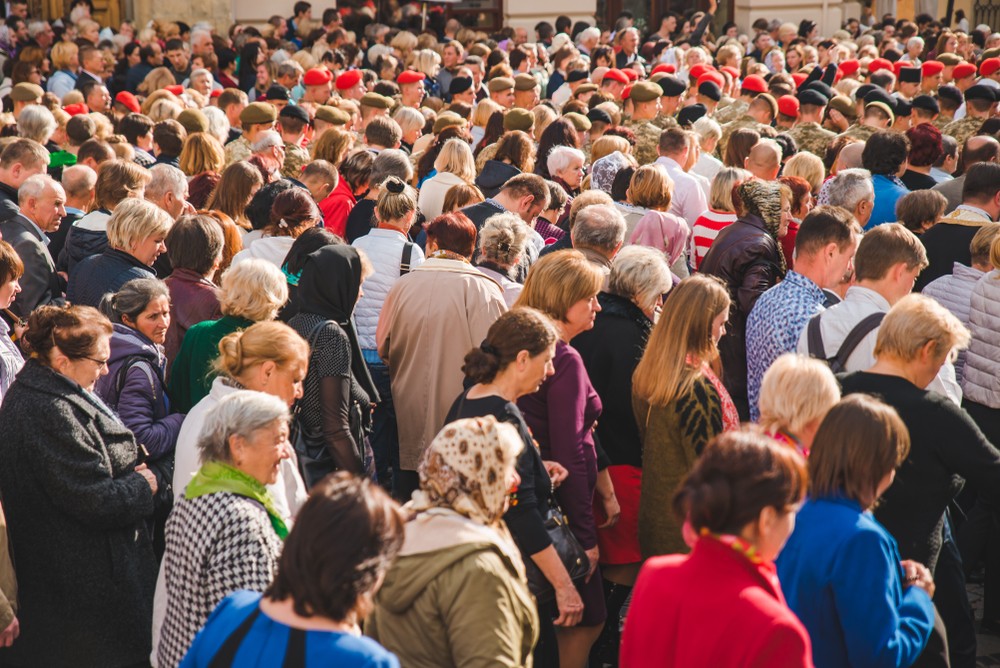 人潮洶湧時應順流而走。