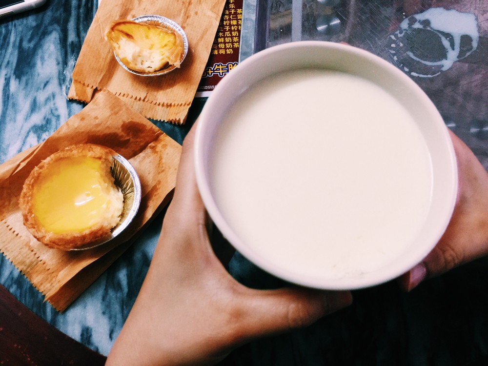 薑汁燉奶做法。