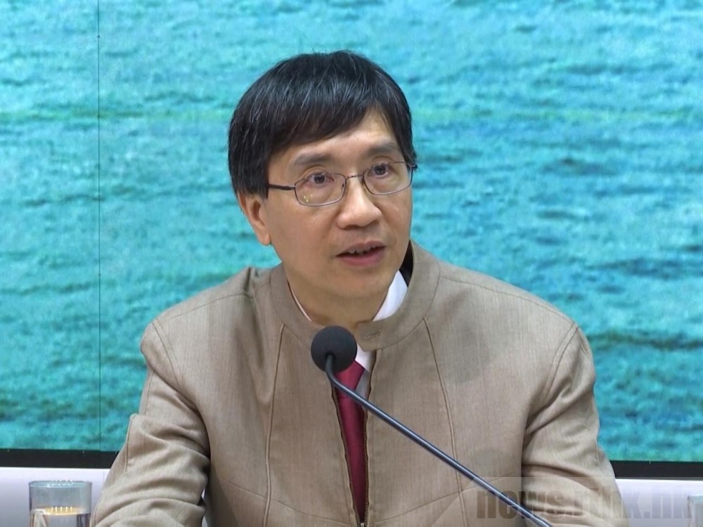 近日,港大學微生物學系講座教授袁國勇的團隊亦發表研究,再證第三次疫情與與輸入個案有關連,而病毒在港更發展出2個獨有基因群組。