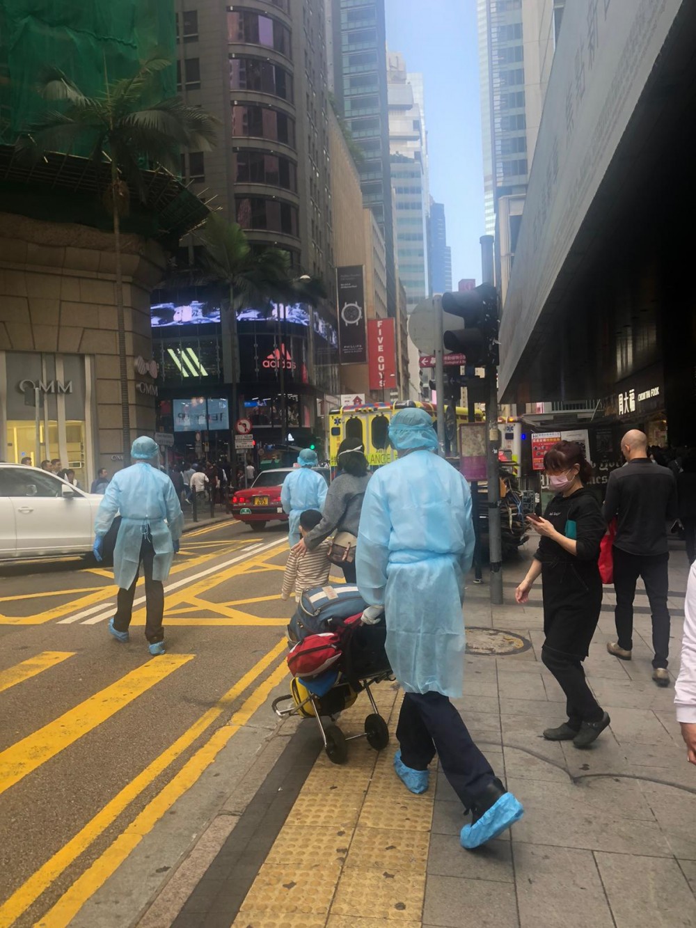 繼昨日驚現兩宗初步確診武漢肺炎個案，今日本港再次傳出多宗疑似武漢肺炎個案。