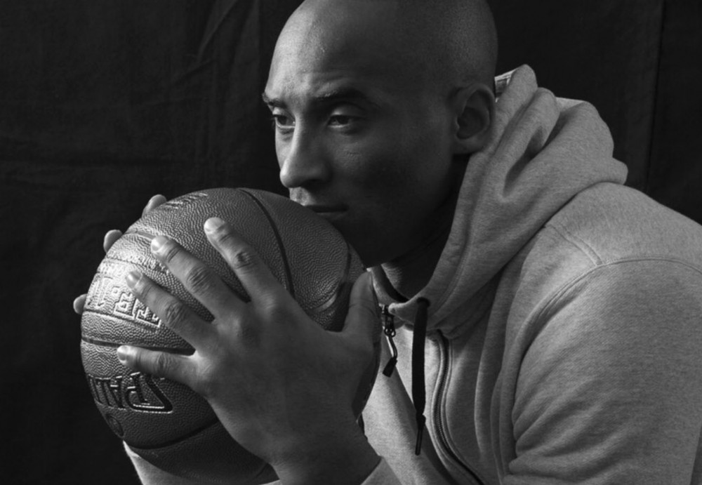 NBA傳奇球星 Kobe Bryant 於加州不幸遇上直升機失事，意外死亡，終年41歲。其13歲女兒Gianna亦於意外中身亡。