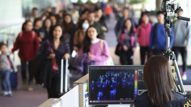 香港民意研究所公佈有關「武漢肺炎」的民意調查,結果發現市民對政府極為不滿。有8成受訪者支持「全面封關」,有逾6成人支持前線醫護人員發動罷工。