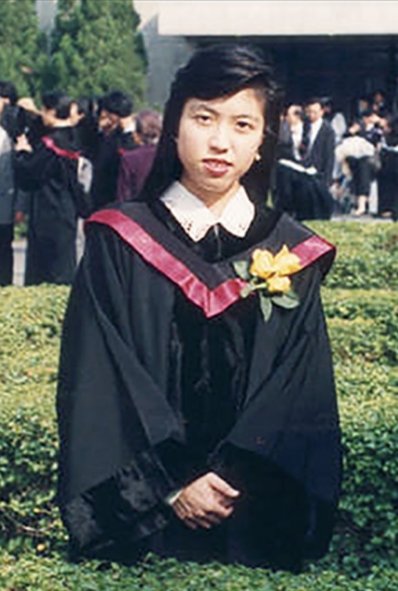 2003年香港爆發沙士,8名前線醫護人員不幸犧牲,包括因救人而染上沙士的屯門醫院謝婉雯醫生。當年5月13日,謝婉雯逝世,終年35歲。