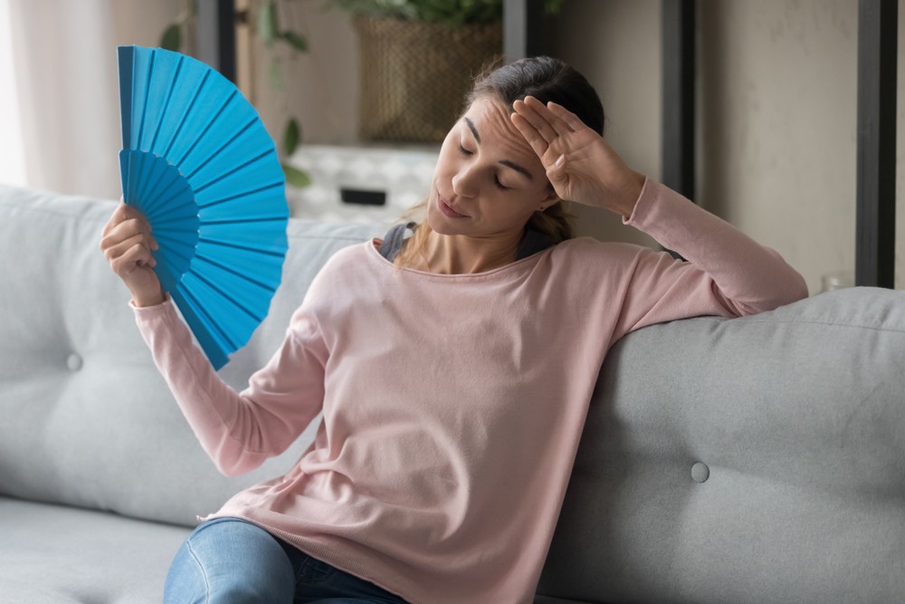 大量出汗、淋巴腺腫大是淋巴癌的徵狀之一。