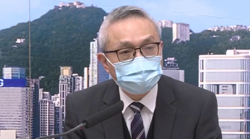 食物及衞生局副局長徐德義於記者會上公布有關「指定診所」計劃。