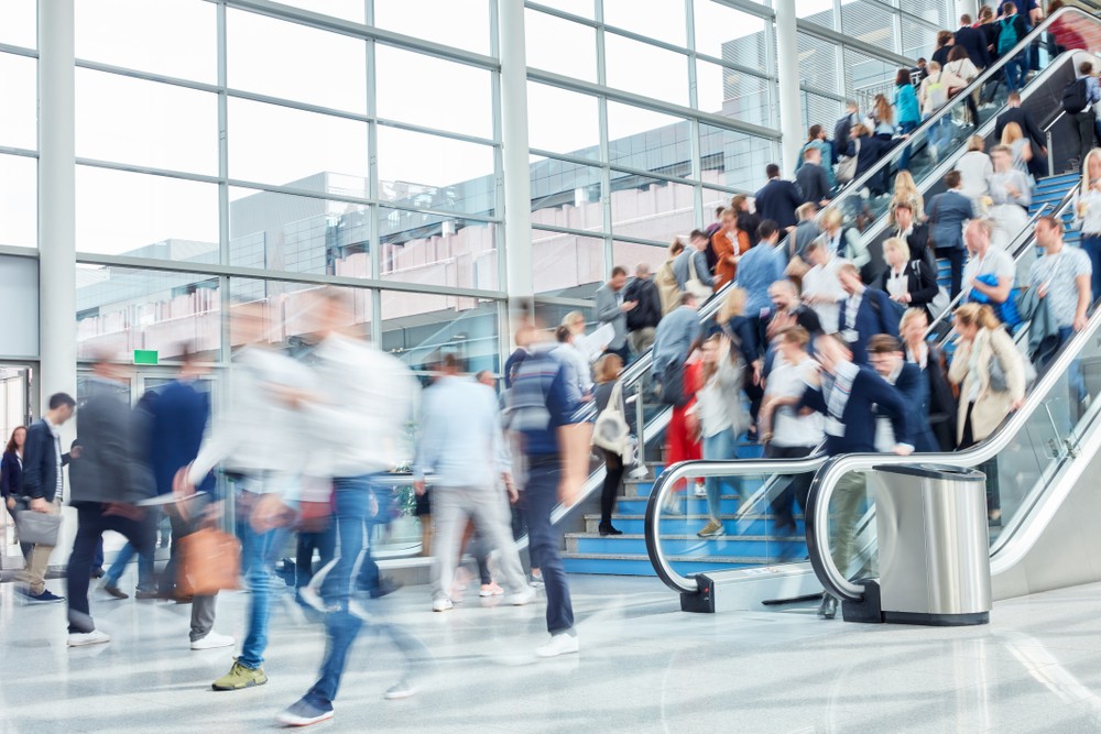 各國陸續採取封關措施。