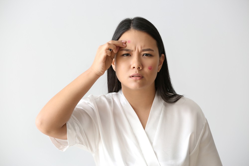 本身容易敏感和和有濕疹人士,在平時和佩戴口罩之前,就要注重保濕護理。