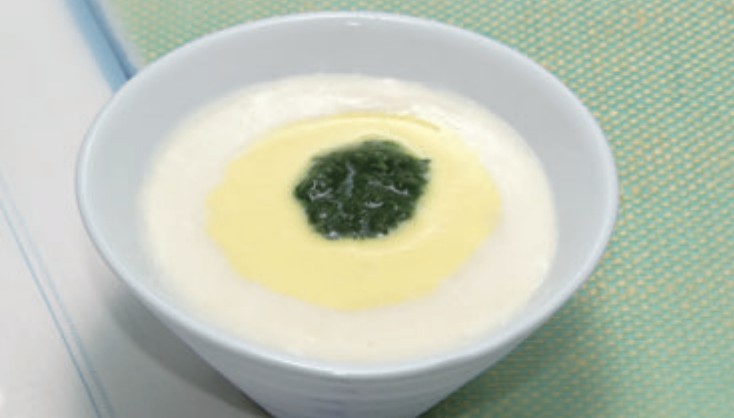 嬰兒副食品食譜-菜心蛋黃米糊。
