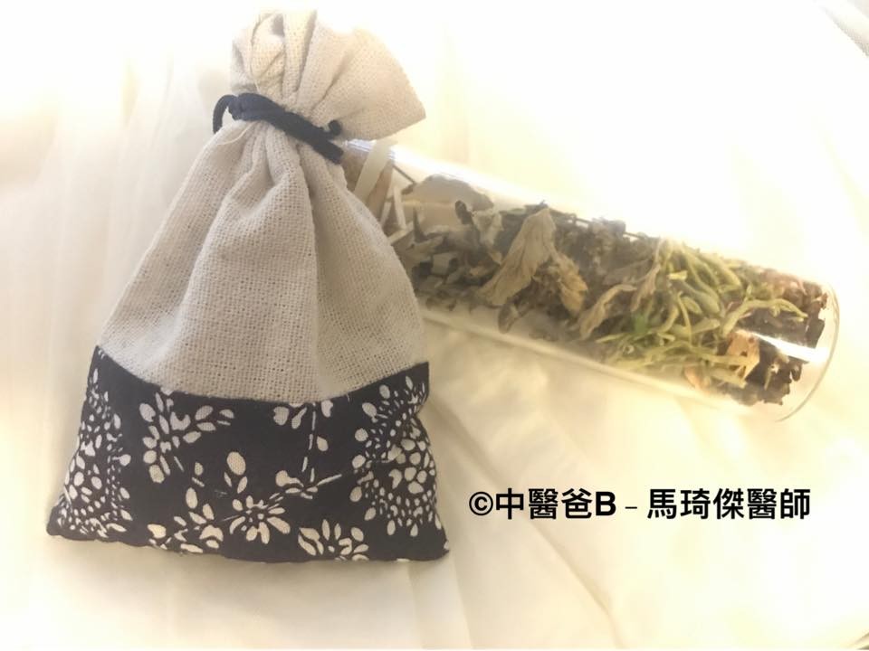 如果你對一般驅蚊劑的成份敏感,可以考慮親手製作一個中藥驅蟲包。