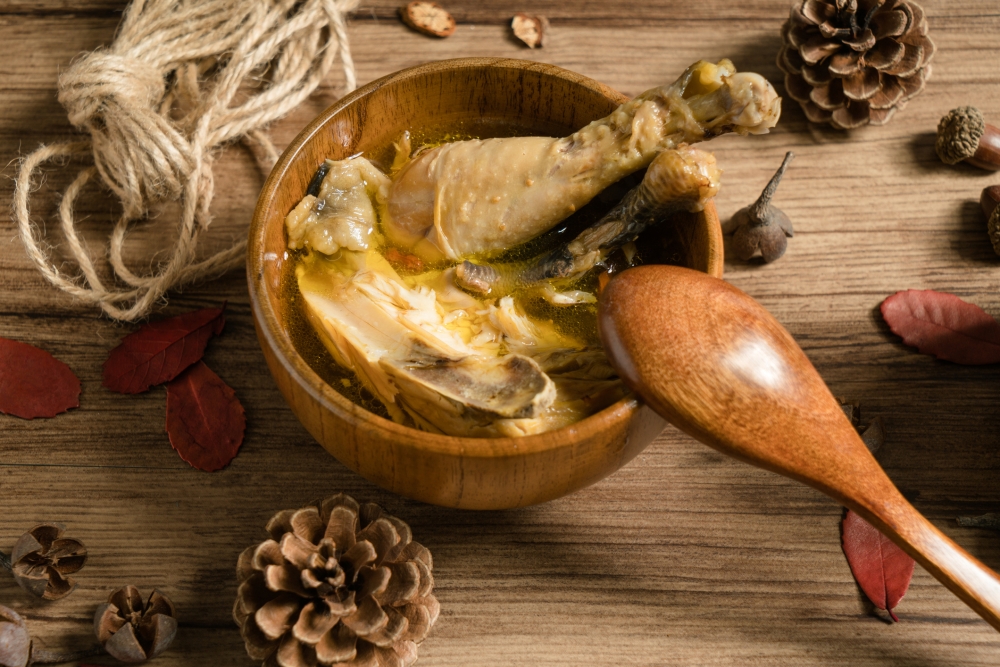 春天轉季,天氣變化較大,容易引發各種過敏症,這個時候最適合燉煮一些滋補抗敏的湯水。