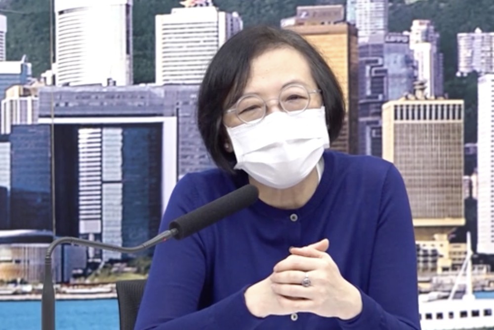 行政長官林鄭月娥表示,行政會議通過新規例,禁止多於4人群組在公眾地方聚集,但有部分情況可以獲豁免,包括工作間聚集、履行政府、法庭、立法會、區議會的程序以及婚禮和喪禮等可獲豁免,禁令星期日凌晨零時起生效,為期14天。