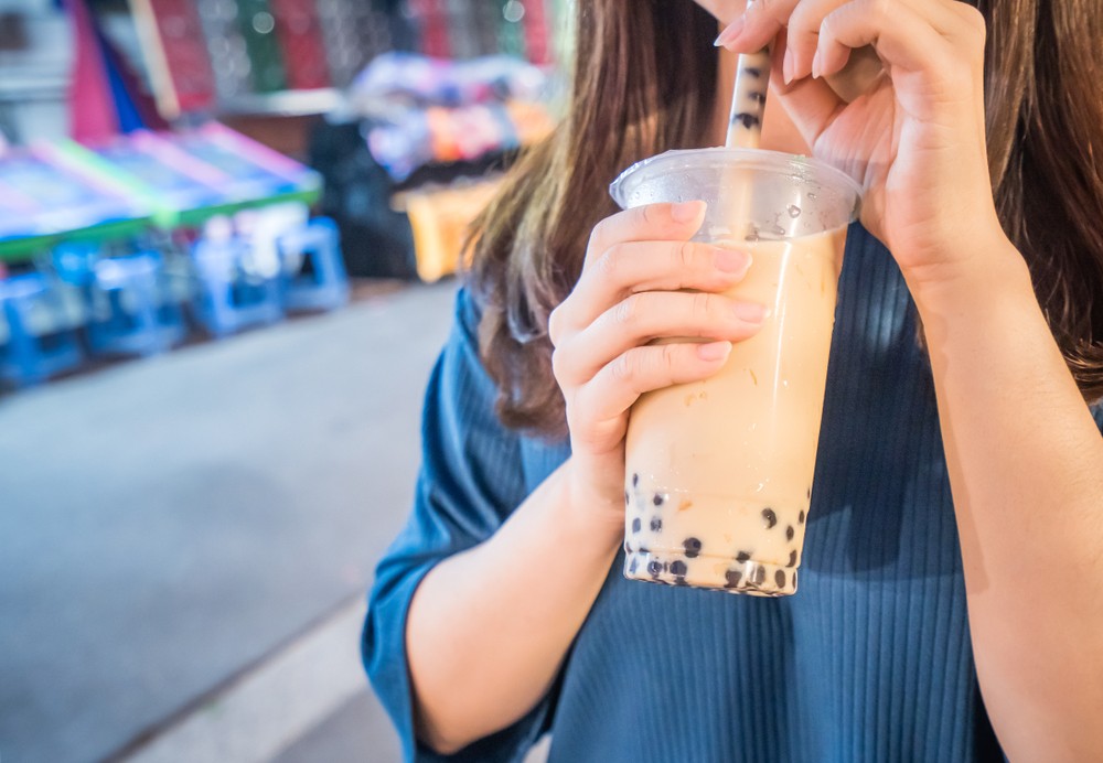 珍珠奶茶走在街上幾乎人手一杯,但是其美味的背後其實潛藏許多健康危機。